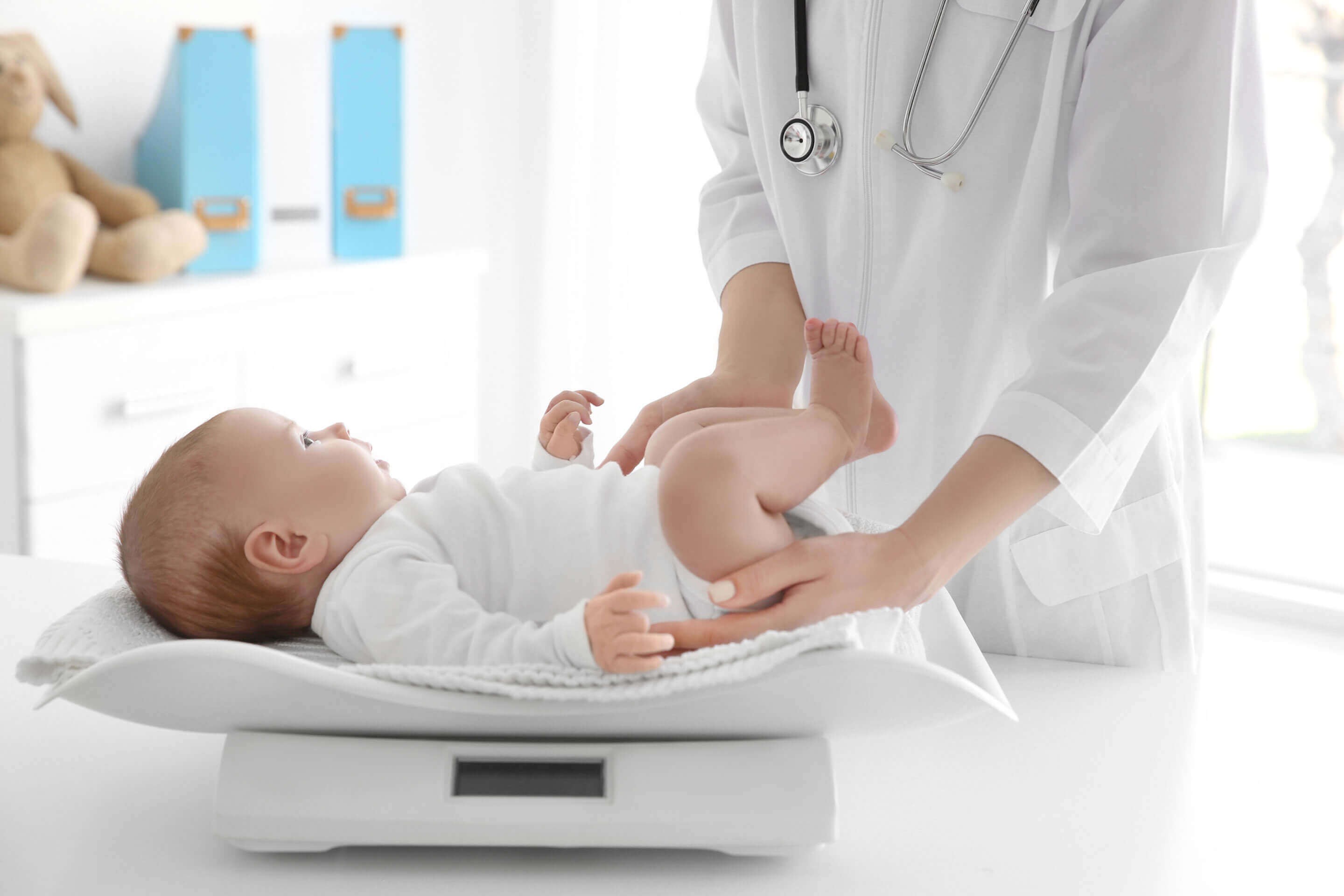 Bảng cân nặng chuẩn WHO cho trẻ từ 0–5 tuổi: Cách đọc và theo dõi đúng